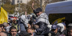 Έφθασε στη Χαν Γιούνις φάλαγγα λεωφορείων με Παλαιστίνιους