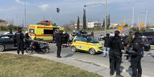 Αστυνομικοί και ασθενοφόρα στα ΚΤΕΛ Θεσσαλονίκης