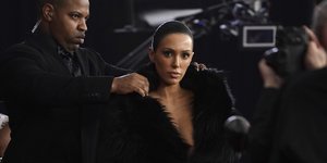 Η Bianca Censori φτάνει στα 67α ετήσια βραβεία Grammy την Κυριακή, 2 Φεβρουαρίου 2025, στο Λος Άντζελες 