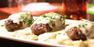 Μπιφτέκι πρόβατο στο Μεζέ Μεζέ