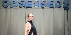 Η Κιάρα Φεράνι επιστρέφει στον κόσμο της μόδα με εντυπωσιακό look