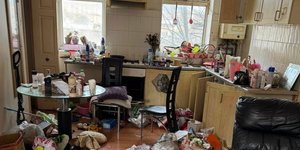 Σε άθλια κατάσταση η κουζίνα του διαμερίσματος 