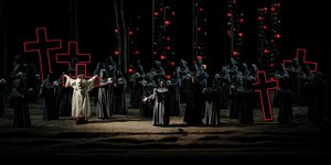 Σκηνή όπερα λυρικό θέατρο σταυροί μοναχοί