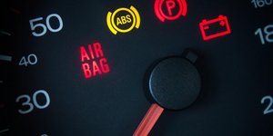 Λαμπάκια στον πίνακα οργάνων