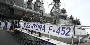 Ο Νίκος Δένδιας στην φρεγάτα Υδρα