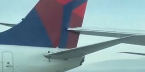 Σύγκρουση φτερών αεροπλάνων