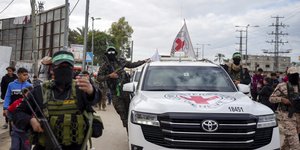 Χαμάς και αυτοκίνητο του Ερυθρού Σταυρού