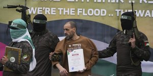 Οι όμηροι που παρέδωσε η Χαμάς στον Ερυθρό Σταυρό / AP Photo