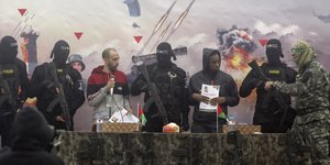 Δύο όμηροι της Χαμάς παραδόθηκαν στον ισραηλινό στρατό