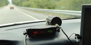 Ραντάρ σε ταμπλό αυτοκινήτου 