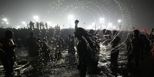 Ινδία: Περισσότεροι από 420 εκατομμύρια πιστοί ινδουιστές συμμετείχαν στο Κουμπ Μελά