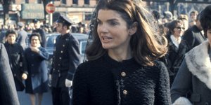 Funeral Dress Code: Ενδεδειγμένες ενδυματολογικές επιλογές για τις πιο δύσκολες στιγμές στη ζωή μας