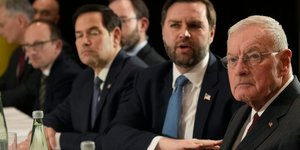 Ο αντιπρόεδρος των ΗΠΑ Τζέι Ντι Βανς με τον ειδικό απεσταλμένο του Τραμπ για την Ουκρανία, Κιθ Κέλογκ