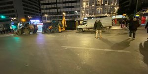 Επιχείρηση καθαρισμού του Δήμου Αθηναίων στο Σύνταγμα