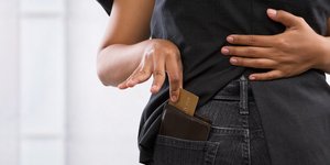 Εξιχνιάστηκαν περιπτώσεις κλοπών με τη μέθοδο του εναγκαλισμού 