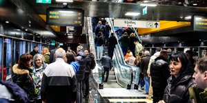 Κόσμος στο μετρό Θεσσαλονίκης