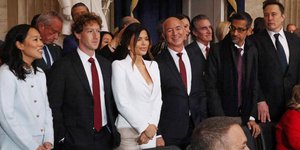 Λόρεν Σάντσεζ και Πρισίλα Τσαν στην ορκωμοσία του Ντόναλντ Τραμπ με τους συζύγους τους