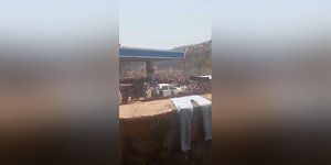 Πανικόβλητος κόσμος τρέχει μετά τις εκρήξεις στη Μπουκάβου
