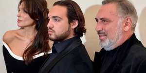 Η Σίλια Κριθαριώτη με τον σύζυγό της Νίκο Τσάκο και τον γιο τους Παναγιώτη στο Παρίσι -«Οι λευκοί μου ιππότες»