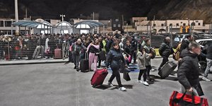 Αναχωρούν και οι «τελευταίοι» από το λιμάνι της Σαντορίνης τα ξημερώματα της Τρίτης 