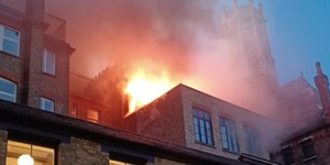 Λονδίνο: Πυρκαγιά ξέσπασε σε πολυτελές ξενοδοχείο όπου συχνάζουν celebrities -Απομακρύνθηκαν 100 άτομα