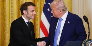 Εμανουέλ Μακρόν και Ντόναλντ Τραμπ μετά την συνέντευξη Τύπου στο Λευκό Οίκο