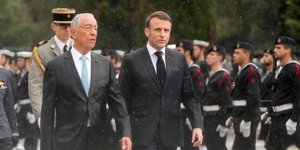 Ο Γάλλος Πρόεδρος Μακρόν με τον Πορτογάλο ομόλογό του Μαρσέλο ντε Σόουσα