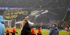 Το πανό των οπαδών της Μάντσεστερ Σίτι για τη Χρυσή Μπάλα του Ρόδρι