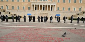 ΜΑΤ σε πορεία για τα Τέμπη