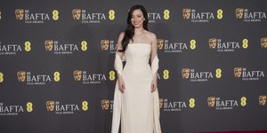 Το κόκκινο χαλί των Bafta 2025: Ντέμι Μουρ και Μάικι Μάντισον ήταν οι πιο καλοντυμένες