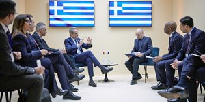 Κυριάκος Μητσοτάκης και Ντέμης Χασάμπης συνομιλούν