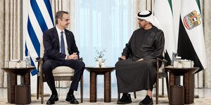 Mitsotakis meets with UAE president