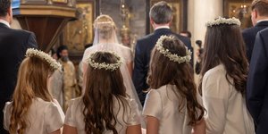 Τα παρανυφάκια στο γάμο του Ντε Γκρες με την Χρυσή Βαρδινογιάννη