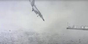 Αεροσκάφος του Αμερικανικού Πολεμικού Ναυτικού έπεσε στη θάλασσα