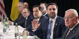 Ο Μάρκο Ρούβιο και ο Τζέι Ντι Βανς στη διάσκεψη του Μονάχου