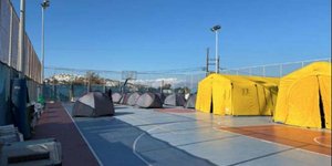 Σκηνές για τις ανάγκες της ΕΜΑΚ στη Σαντορίνη