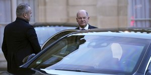 Ο Γερμανός καγκελάριος Όλαφ Σολτς στη Σύνοδο στο Παρίσι