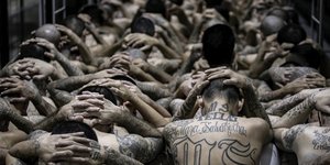 Πίσω από τα κάγκελα της φυλακής CΕCOT βρίσκονται οι πιο επικίνδυνοι κρατούμενοι της Λατινικής Αμερικής / Nayib Bukele / X