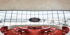 The Sunken Lounge στο TWA Hotel - Διεθνές Αεροδρόμιο John F. Kennedy (JFK) / The Sunken Lounge 