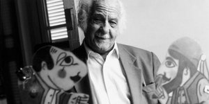 O Ευγένιος Σπαθάρης με τις φιγούρες του 