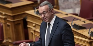 Ο Χρήστος Σταϊκούρας απαντά σε επίκαιρη ερώτηση στη Βουλή