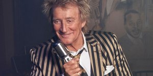 O Rod Stewart τραγουδάει τον έρωτα