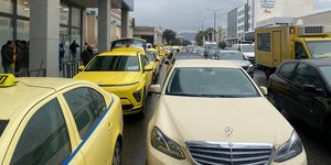 Χειρόφρενο τραβούν σήμερα (19/2) οι οδηγοί των ταξί