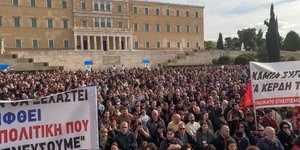 Από το συλλαλητήριο για το σιδηροδρομικό δυστύχημα των Τεμπών στην Αθήνα 