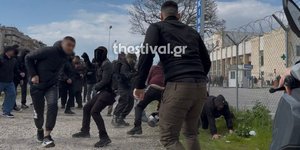 Αναρχικοί επιτέθηκαν σε άτομα με ελληνικές σημαίες στη Θεσσαλονίκη