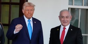 Από αριστερά ο Ντόναλντ Τραμπ με τον Μπέντζαμιν Νετανιάχου