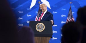 Ο Ντόναλντ Τραμπ μιλάει στο συνέδριο του CPAC