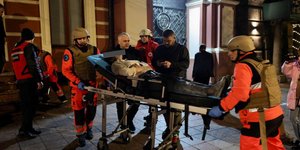 Ουκρανία: Επτά τραυματίες από ρωσική πυραυλική επίθεση στην Οδησσό