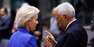 Η πρόεδρος της Κομισιόν Ούρσουλα φον ντερ Λάιεν με τον πρόεδρο του ευρωπαϊκού Συμβουλίου Αντόνιο Κόστα