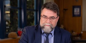 O Βασίλης Οικονόμου